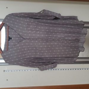 Torrid Harper Crepe Button-Up 3/4 Sleeve Blouse. Color: Grey Arrow. 3X.